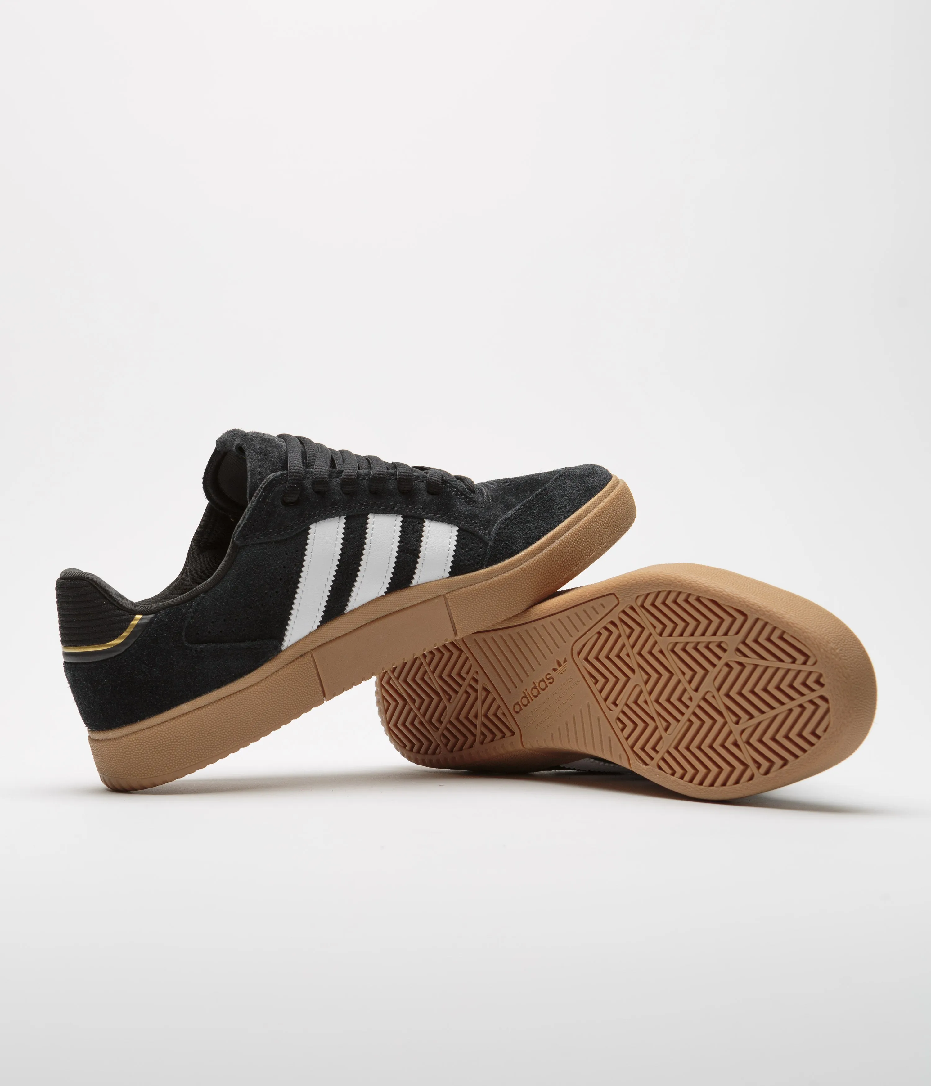 Adidas Tyshawn Low Shoes - Core Black / FTWR White / Gum4