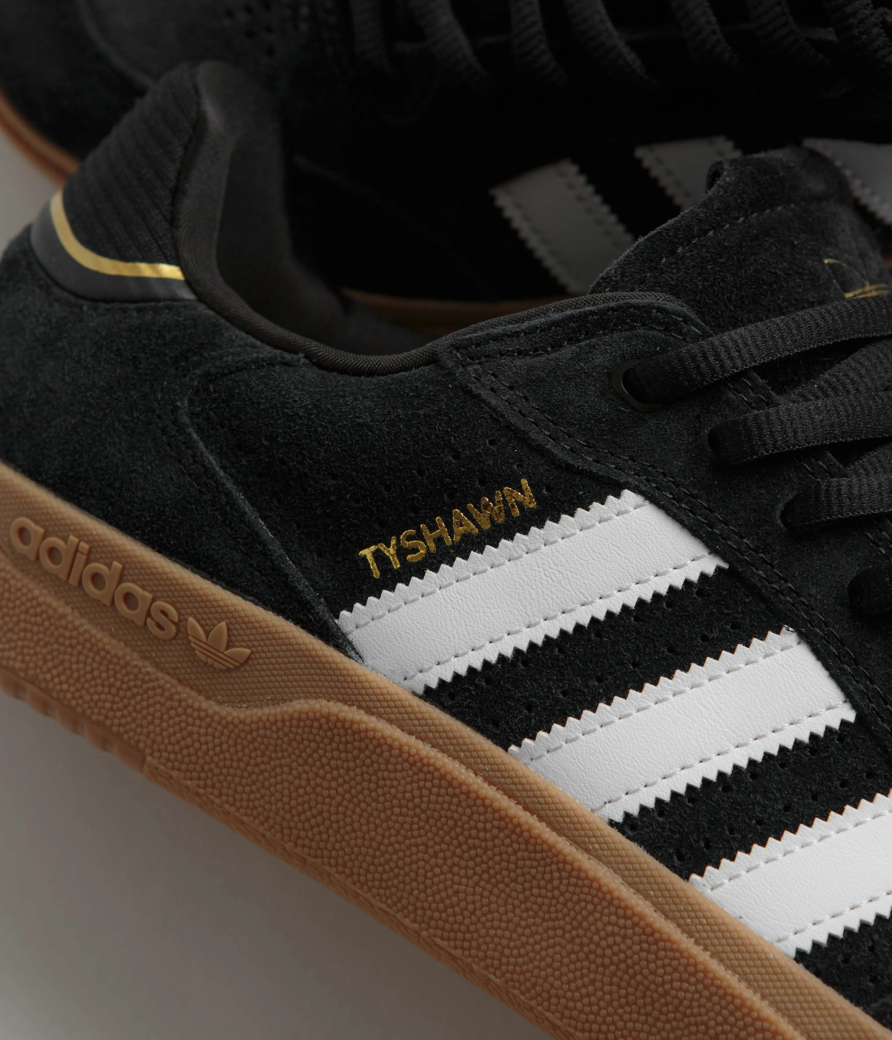 Adidas Tyshawn Low Shoes - Core Black / FTWR White / Gum4