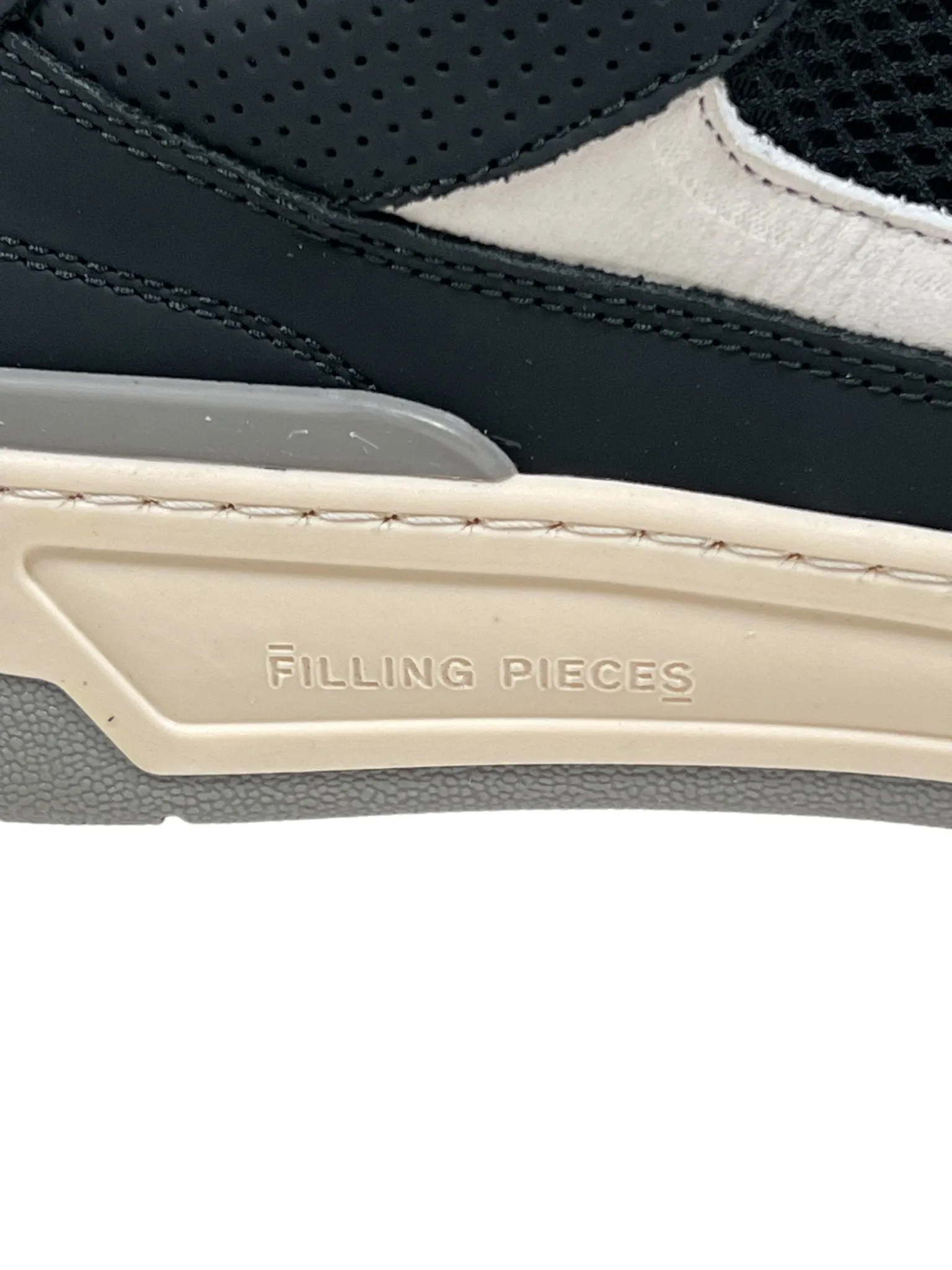 Filling Pieces Cruiser Black