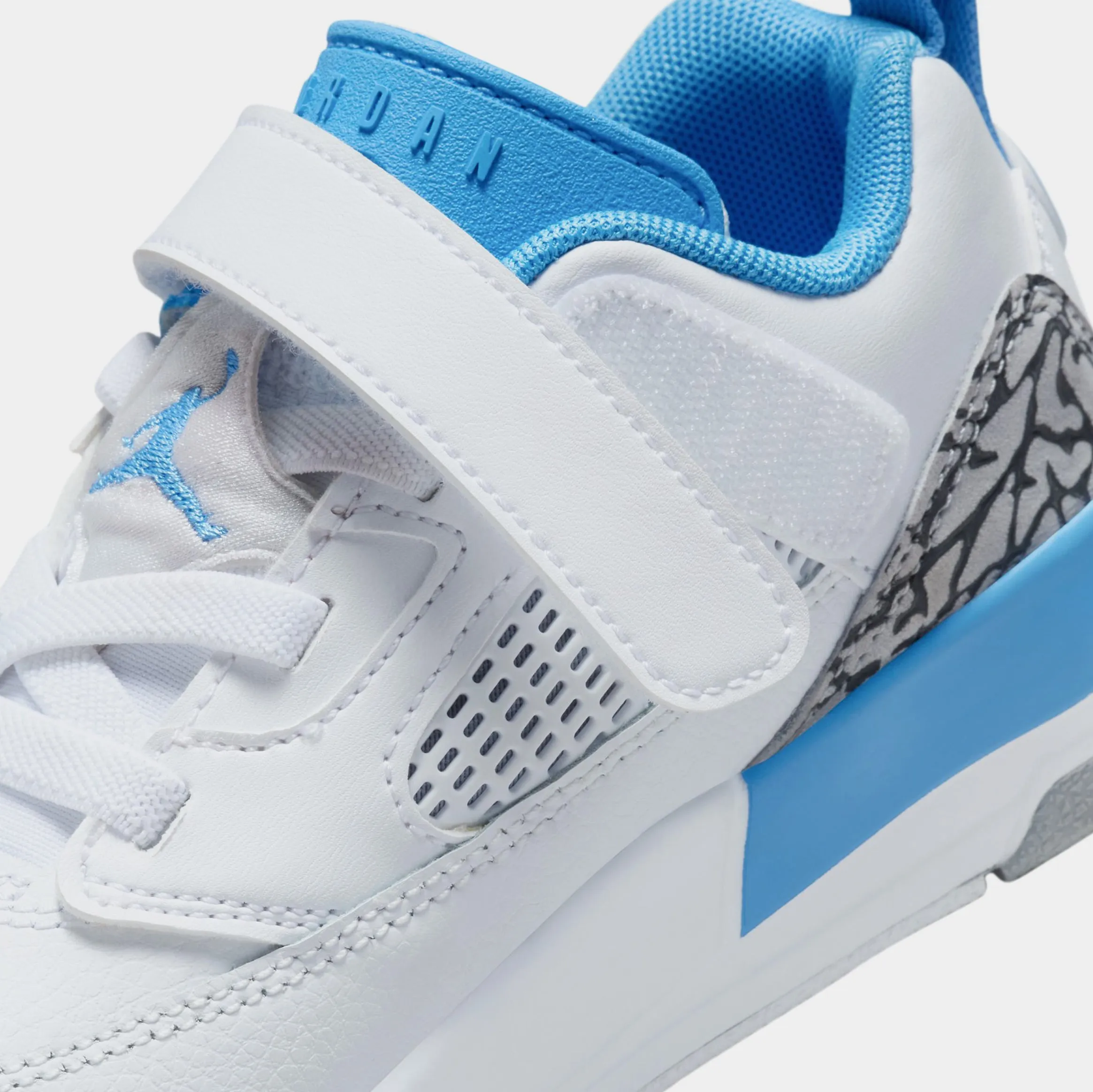 Spizike Low UNC Preschool Basketball Shoes (White/Wolf Grey/Anthracite/University Blue)